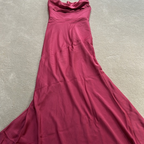Alex Perry satin crepe draped gown - Picture 5 of 9